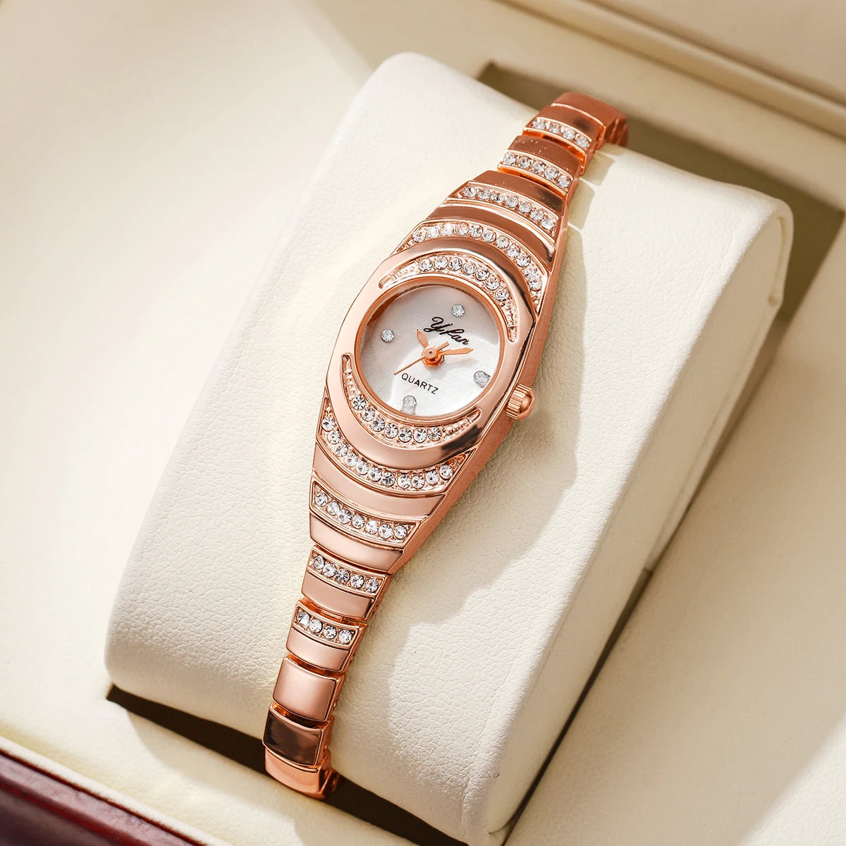 Reloj de cuarzo elegante para mujer, estilo pulsera con pedrería (sin caja)